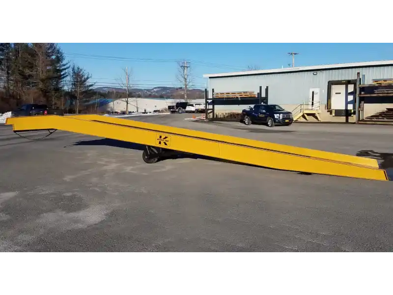Yard ramp with level off